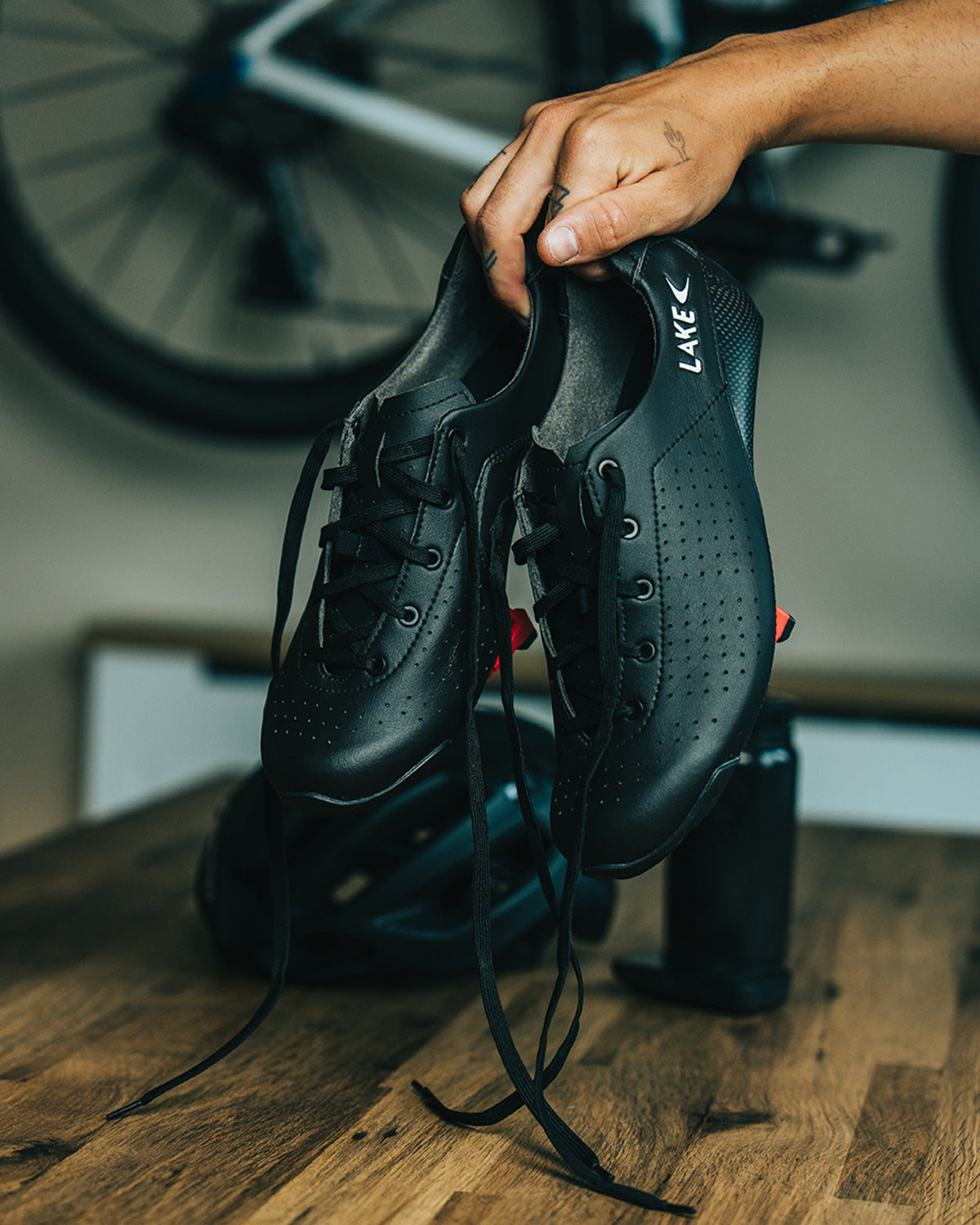 black CX400L untied laces